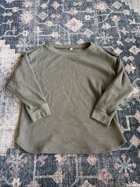 Uniqlo size small waffle thermal shirt green 3/4 length sleeves
